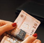 Cine sunt bugetarii care câștigă lunar peste 10.000 de euro